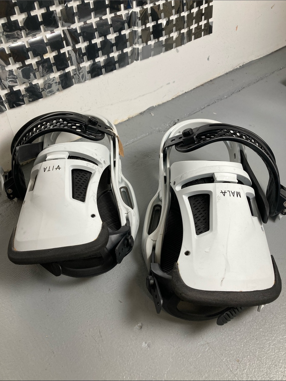 Burton White Snowboard Bindings with Black Straps